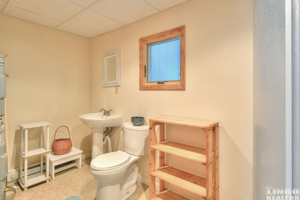 2840+Bay+Shore+Dr+Bathroom+3 2840 S Bayshore Drive Rental Property