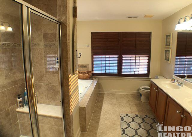 Third+Floor+Suite+Full+Bathroom+With+Jacuzzi 17232 CHATHAM STREET Rental Property